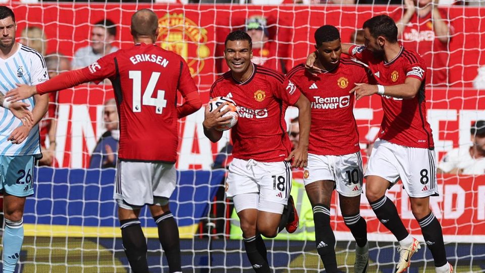 Manchester United geriden gelerek kazandı